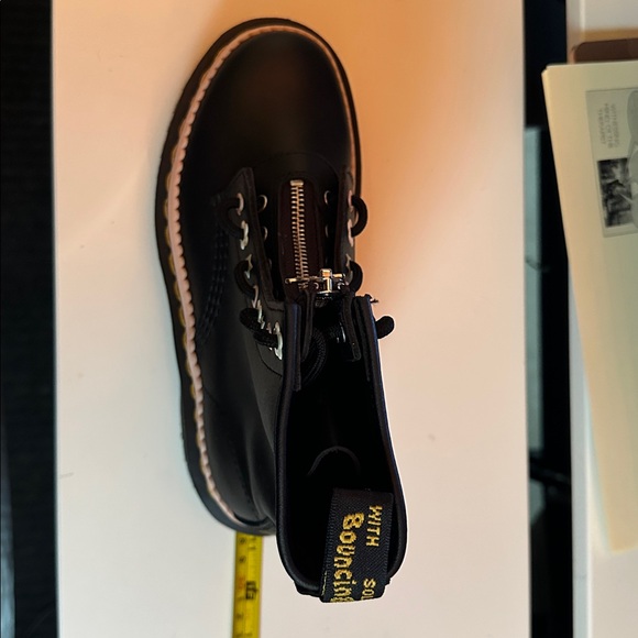 Dr. Martens boots NWOB - Picture 10 of 10